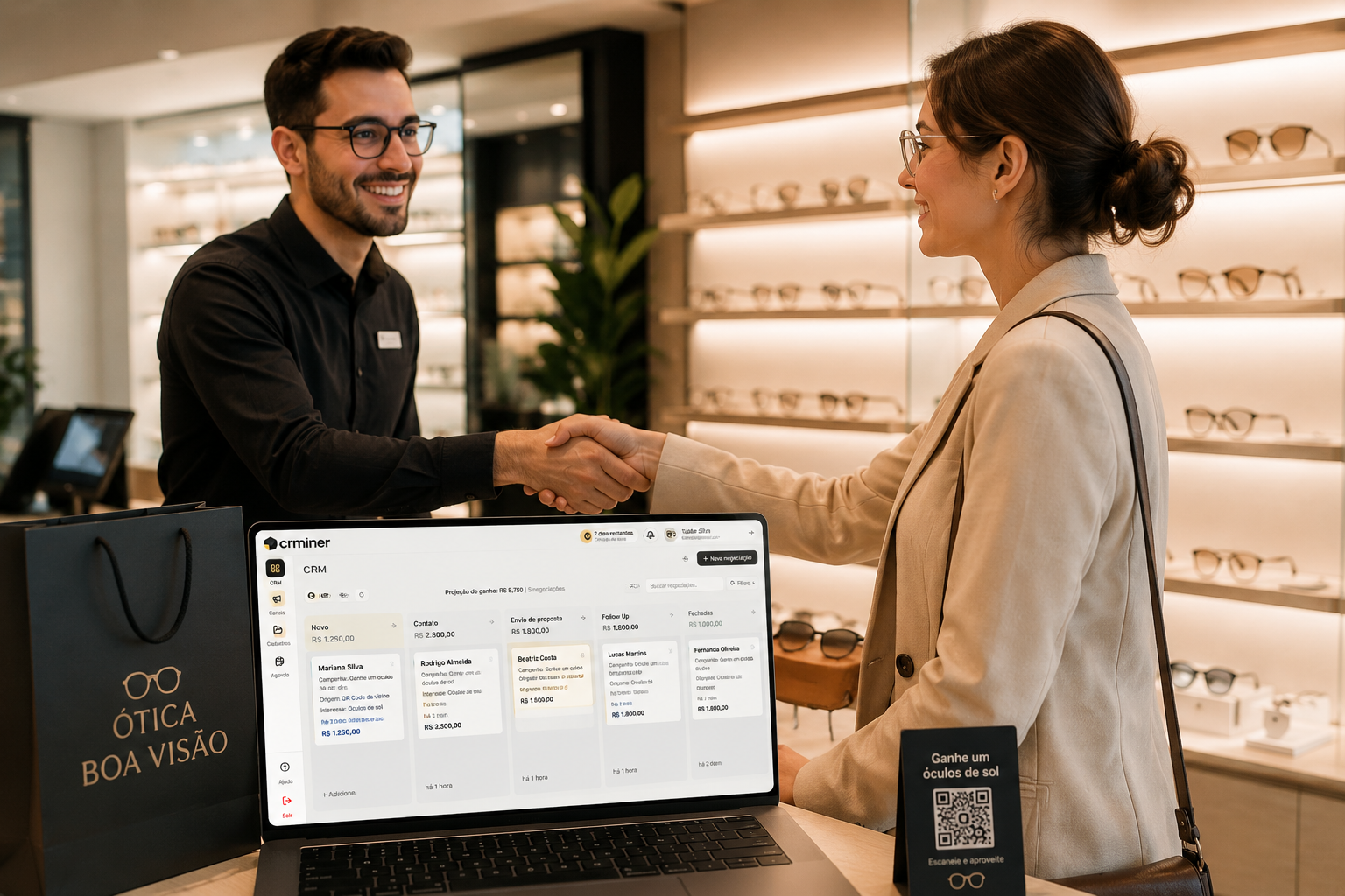 Equipe usando dados para relacionamento e recompra